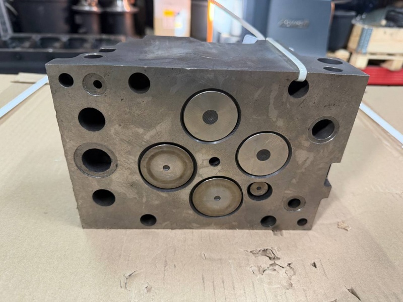 Головка блока цилиндров с клапанами (Восстановлена в заводских условиях) / Mercedes-Benz A4570100721 